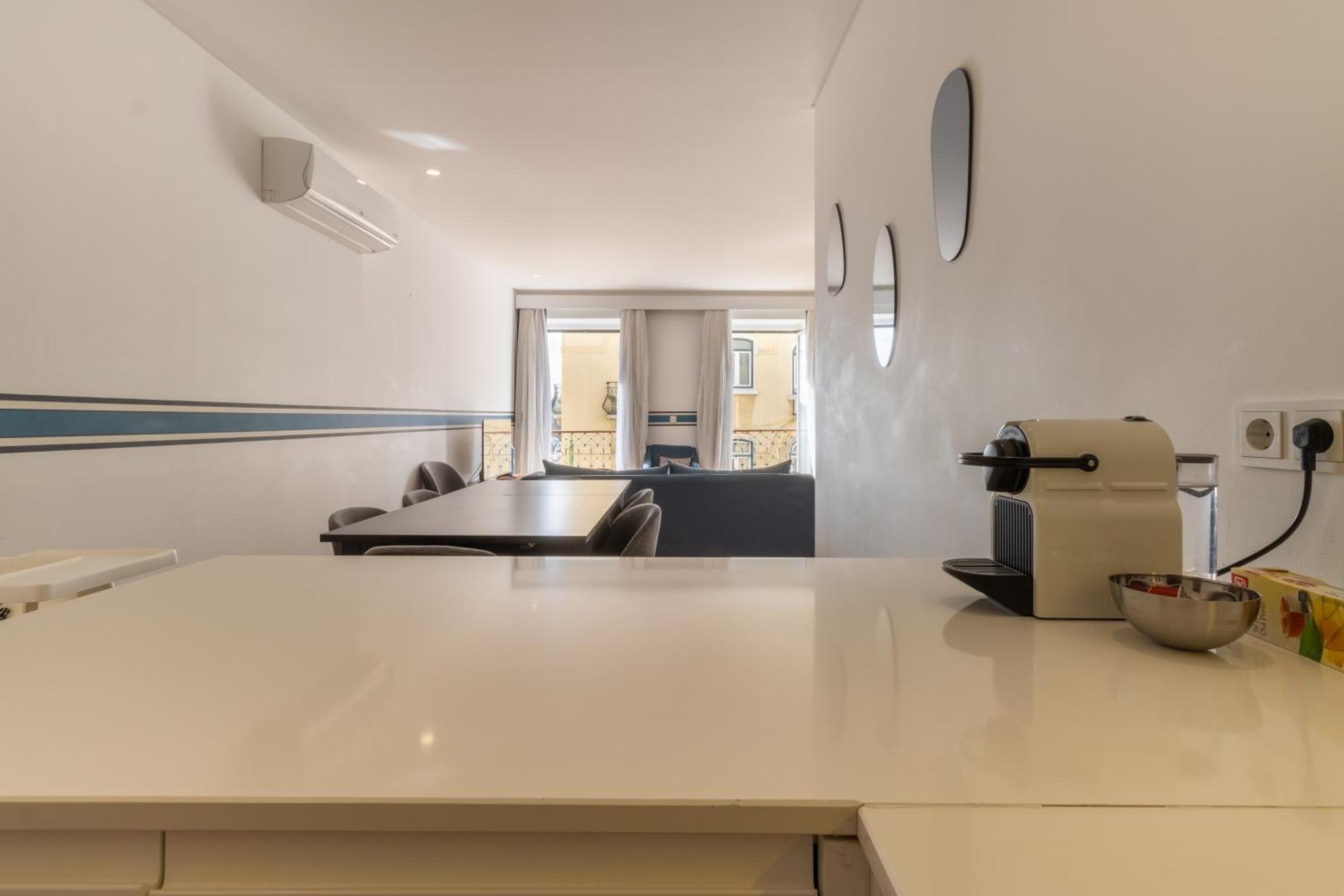 Ferienwohnung Modern 3Br, Terrace, Ac/Heating & Self Check-In Lissabon Exterior foto