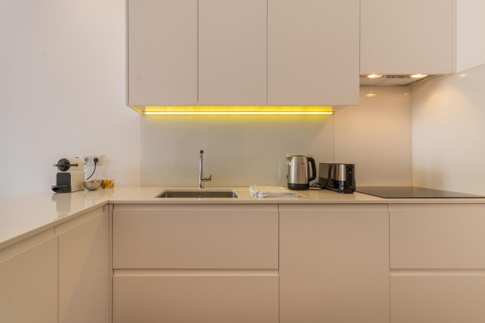 Ferienwohnung Modern 3Br, Terrace, Ac/Heating & Self Check-In Lissabon Exterior foto