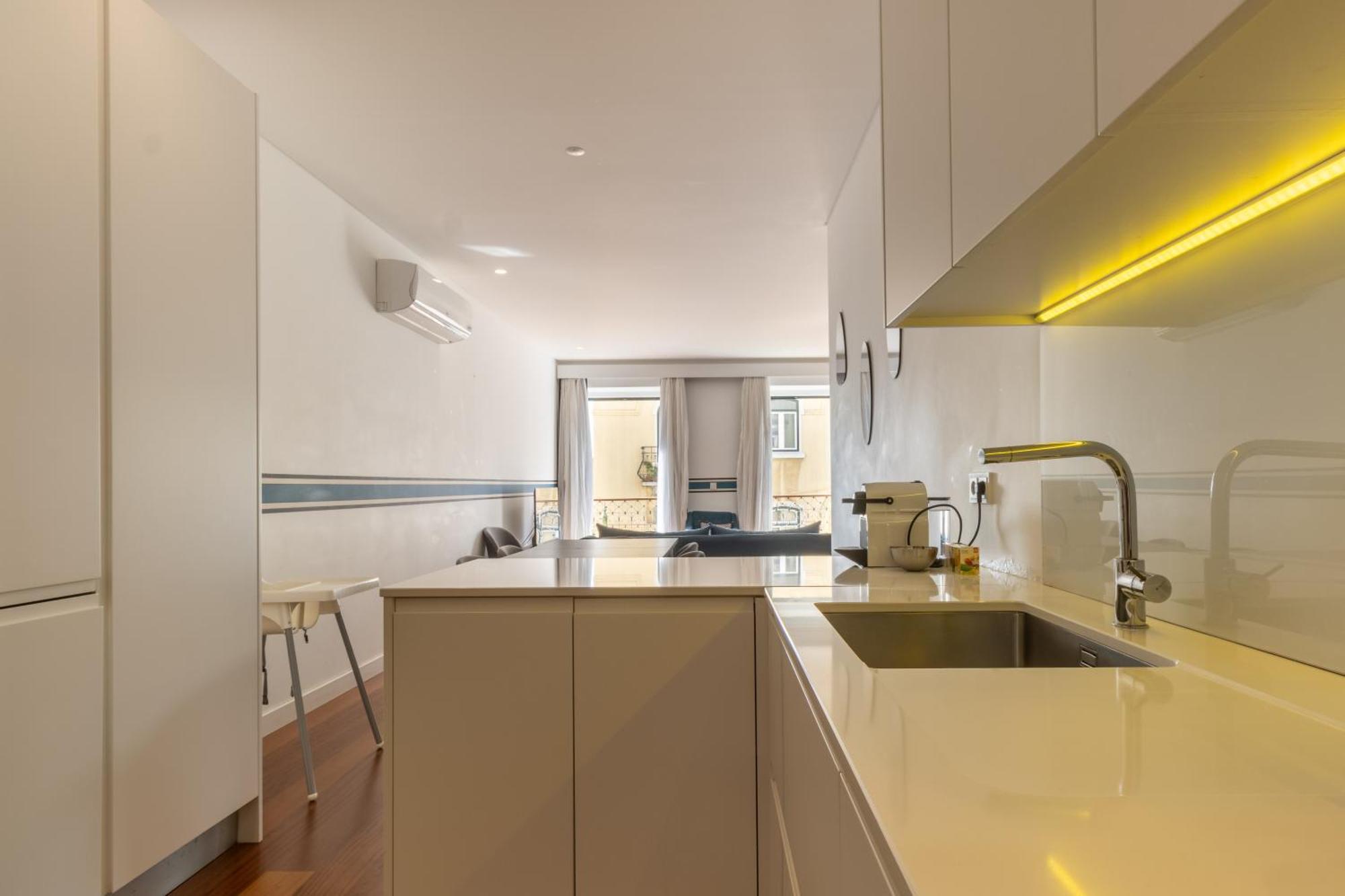 Ferienwohnung Modern 3Br, Terrace, Ac/Heating & Self Check-In Lissabon Exterior foto
