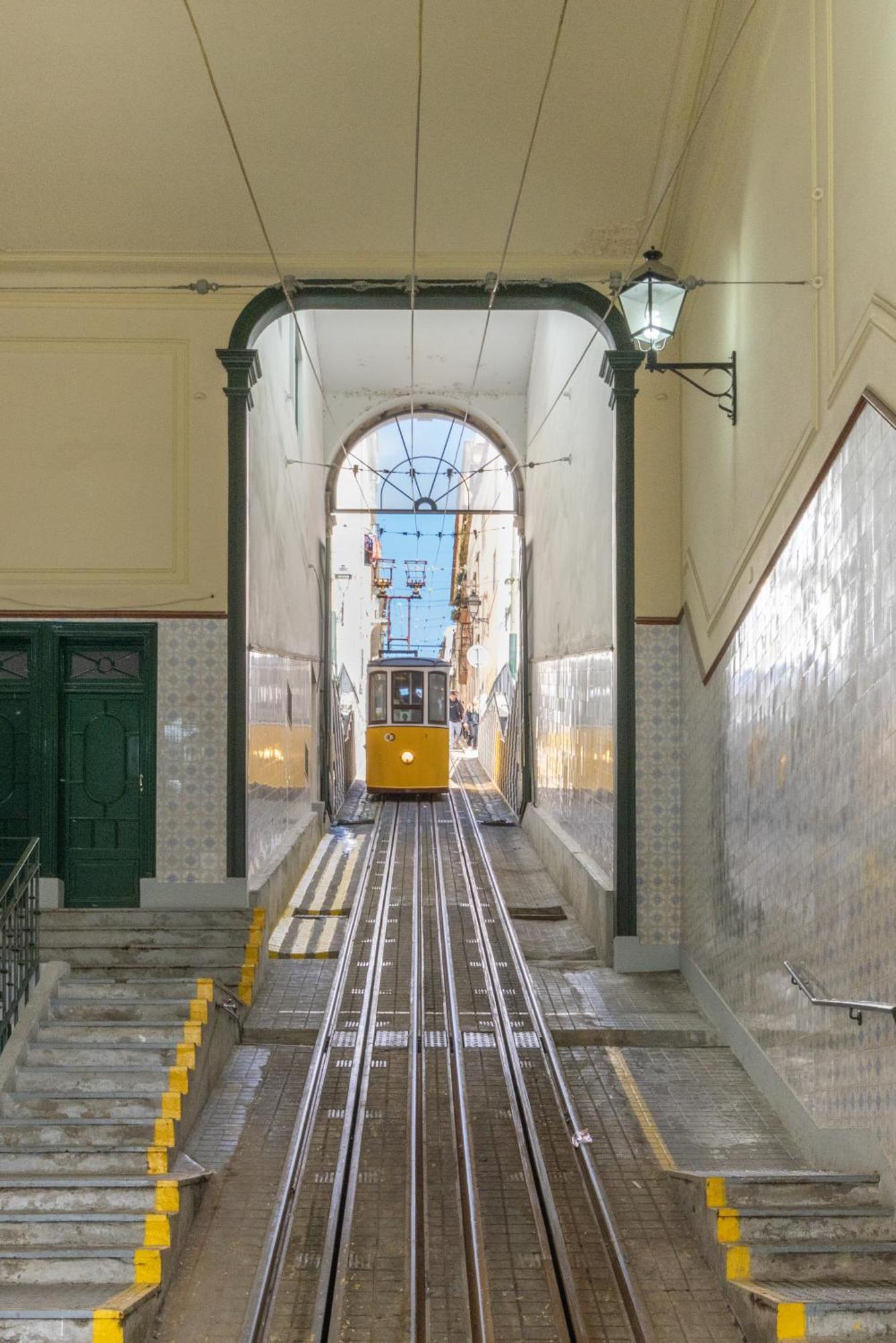 Ferienwohnung Modern 3Br, Terrace, Ac/Heating & Self Check-In Lissabon Exterior foto