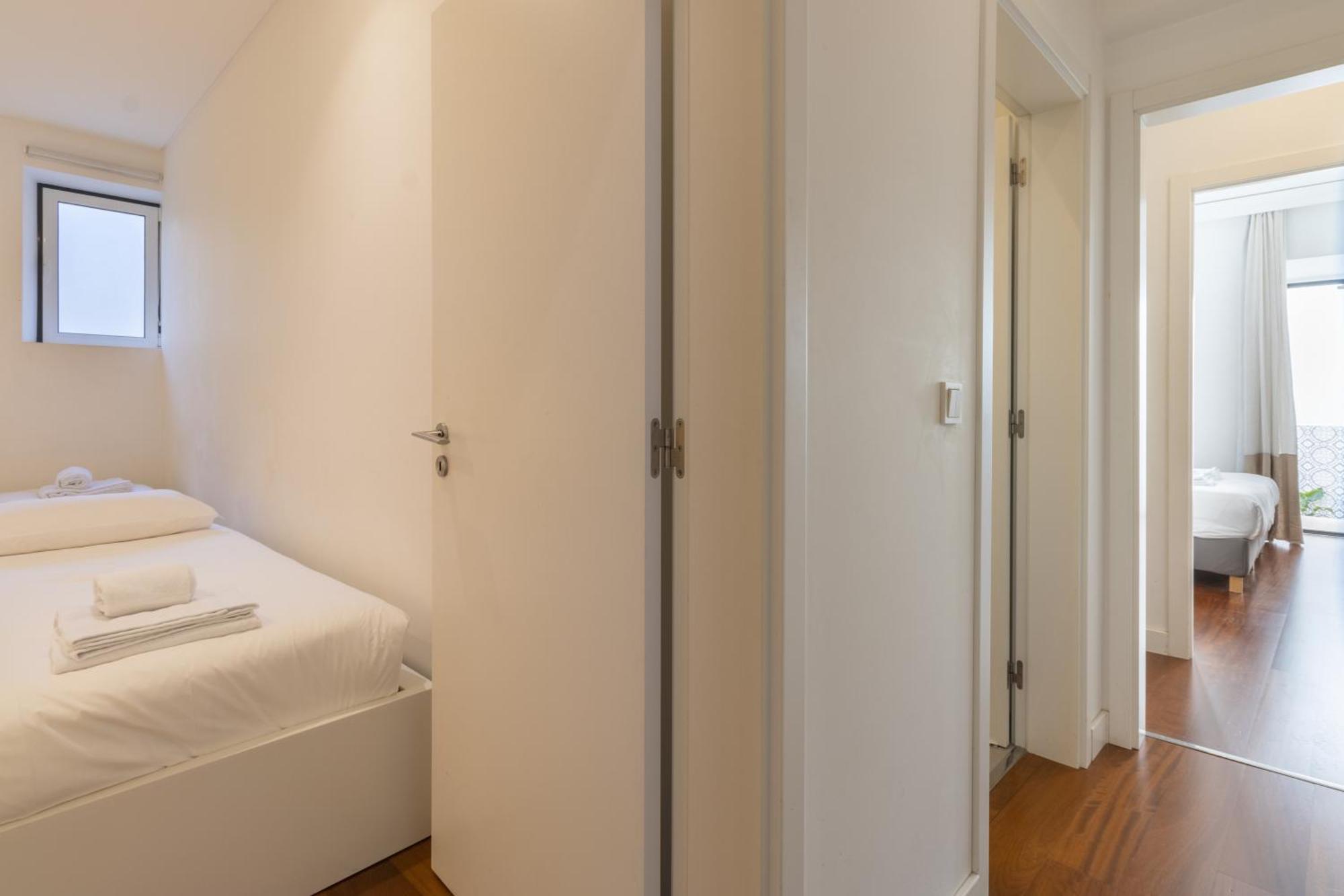 Ferienwohnung Modern 3Br, Terrace, Ac/Heating & Self Check-In Lissabon Exterior foto