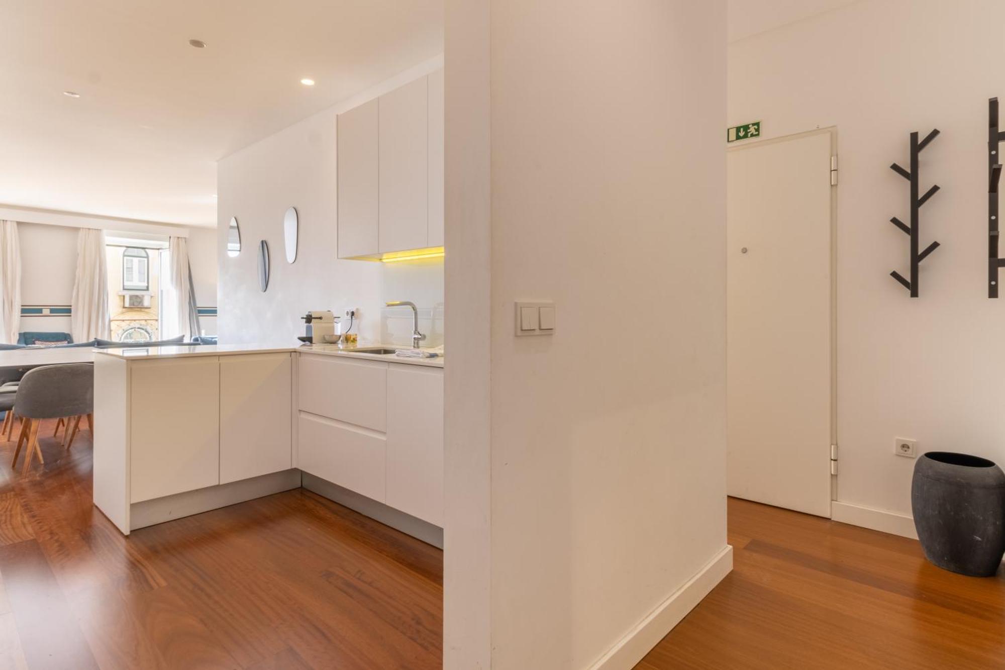 Ferienwohnung Modern 3Br, Terrace, Ac/Heating & Self Check-In Lissabon Exterior foto