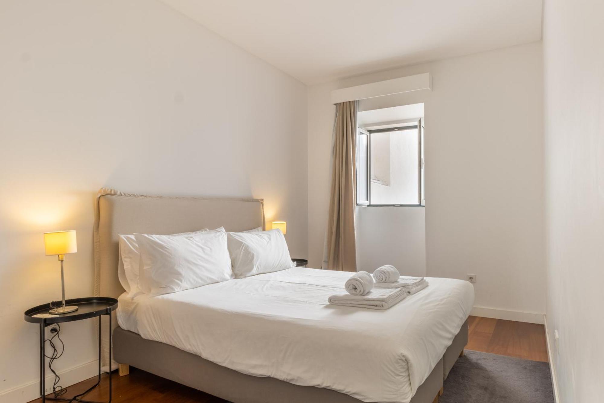 Ferienwohnung Modern 3Br, Terrace, Ac/Heating & Self Check-In Lissabon Exterior foto