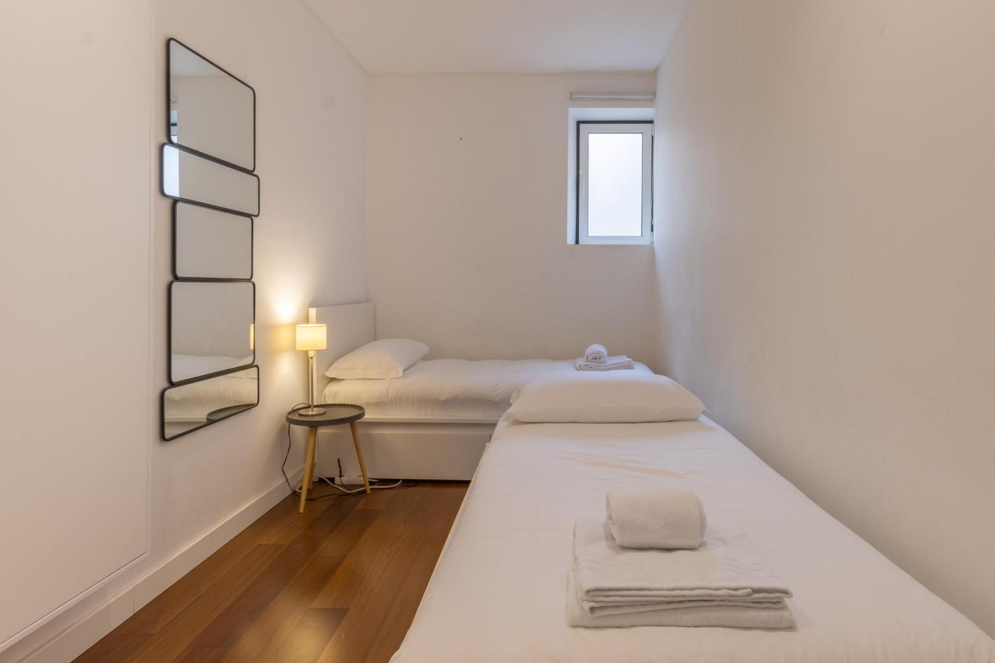 Ferienwohnung Modern 3Br, Terrace, Ac/Heating & Self Check-In Lissabon Exterior foto