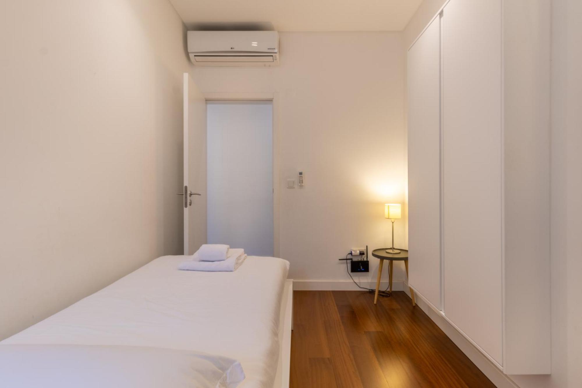 Ferienwohnung Modern 3Br, Terrace, Ac/Heating & Self Check-In Lissabon Exterior foto
