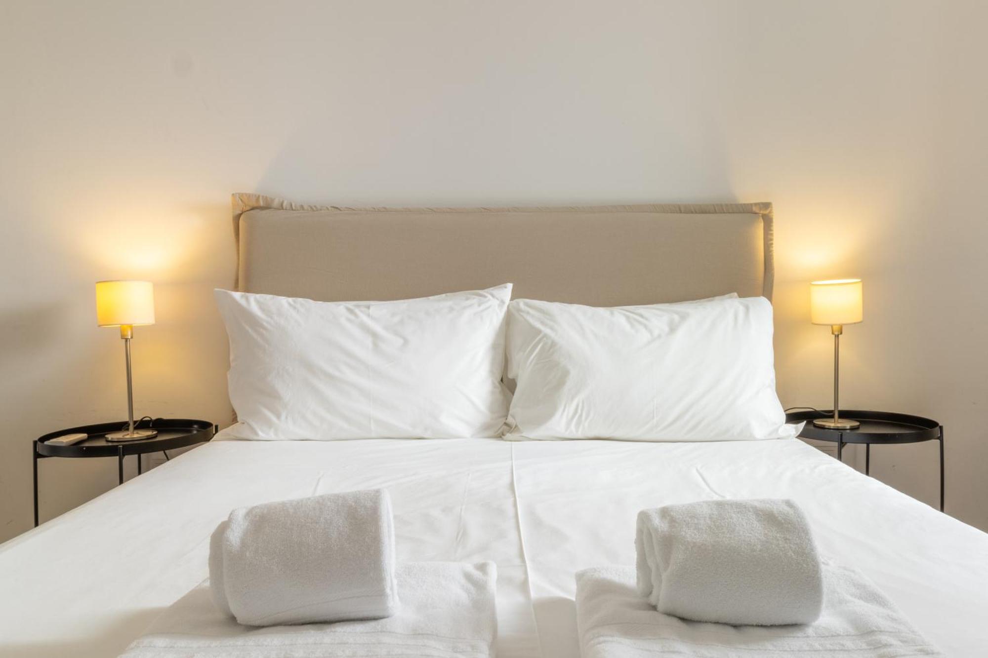 Ferienwohnung Modern 3Br, Terrace, Ac/Heating & Self Check-In Lissabon Exterior foto