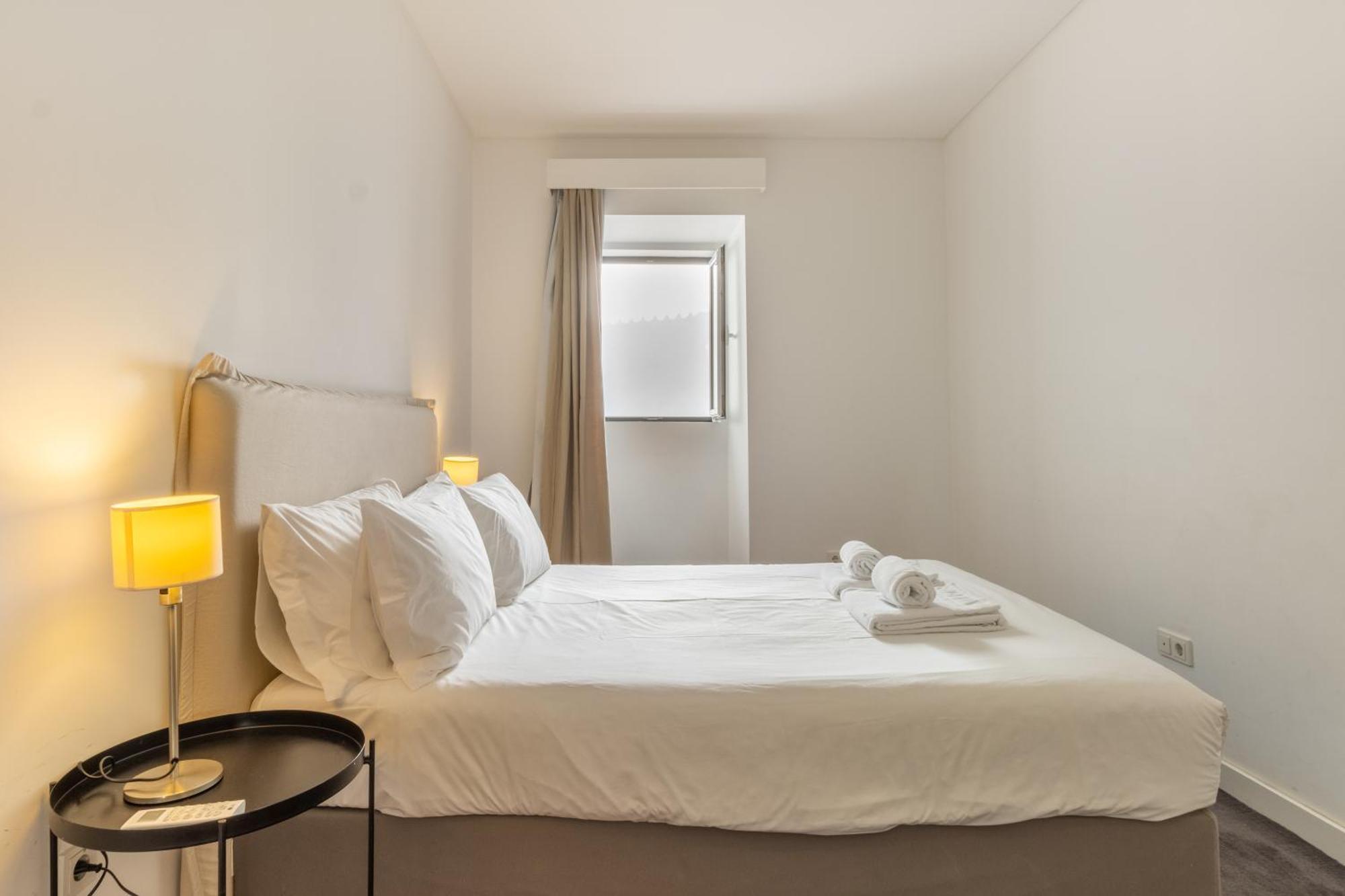 Ferienwohnung Modern 3Br, Terrace, Ac/Heating & Self Check-In Lissabon Exterior foto