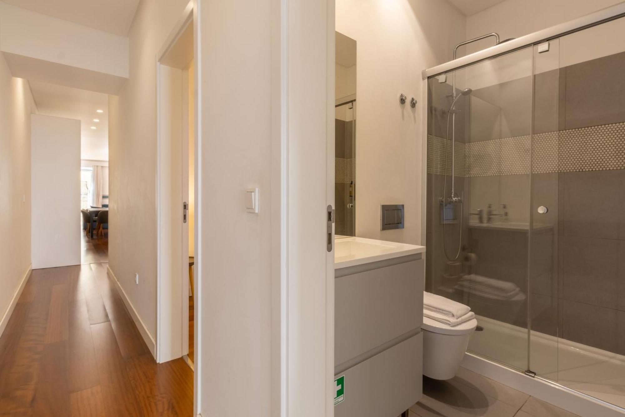 Ferienwohnung Modern 3Br, Terrace, Ac/Heating & Self Check-In Lissabon Exterior foto