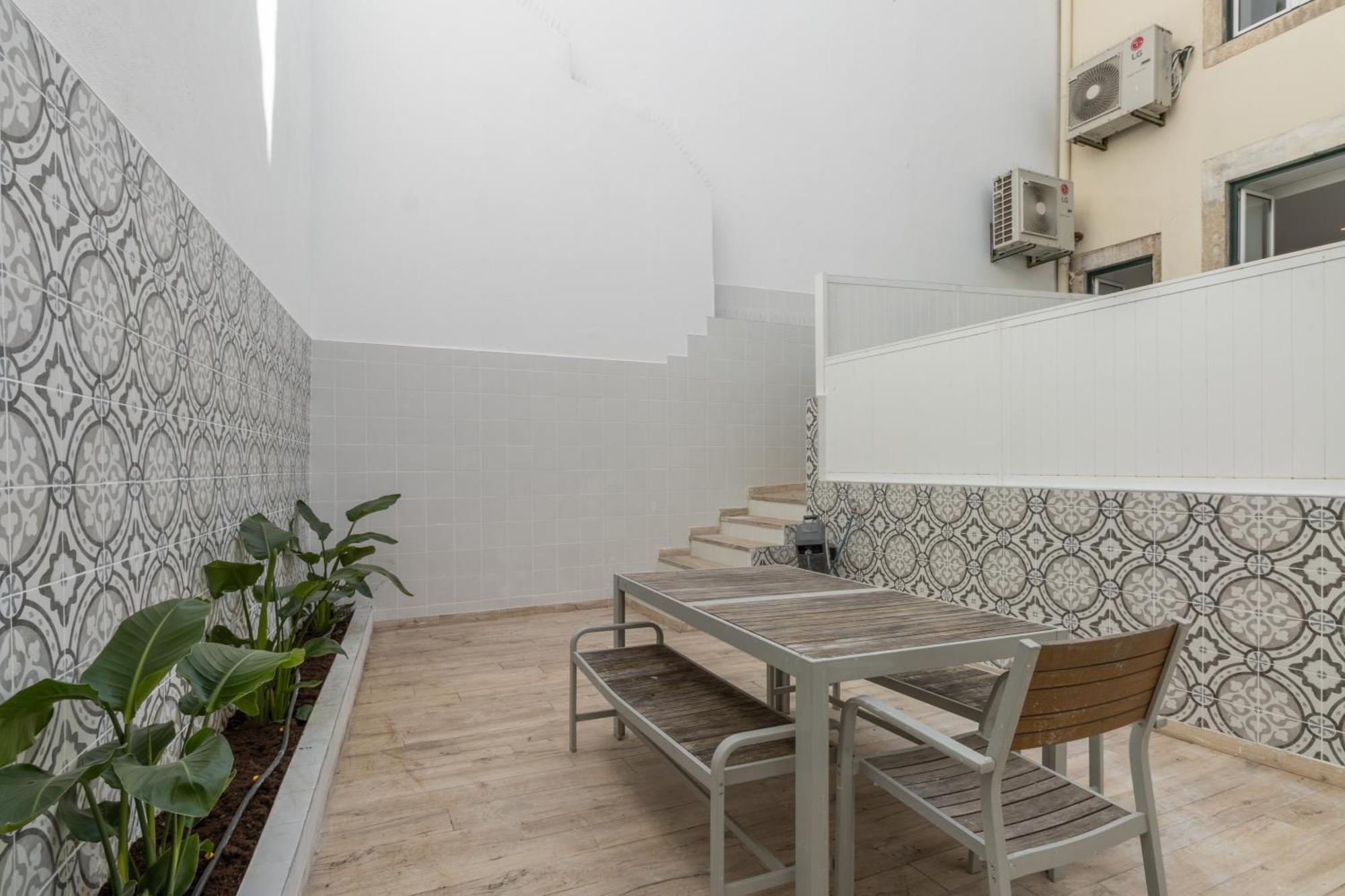 Ferienwohnung Modern 3Br, Terrace, Ac/Heating & Self Check-In Lissabon Exterior foto